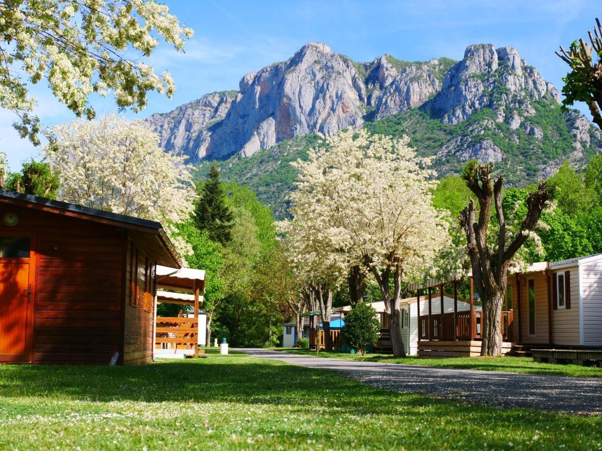 Camping Pays De Beille Les Cabannes  Exterior photo